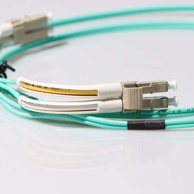 кабель заплаты волокна SC LC 2.0mm 3.0mm с ботинком 90 градусов двинутым под углом гибким трубопроводом